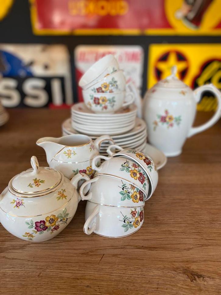 Service à café Boch Flower avec bordure dorée, Antiquités & Art, Antiquités | Services (vaisselle) complet, Enlèvement ou Envoi