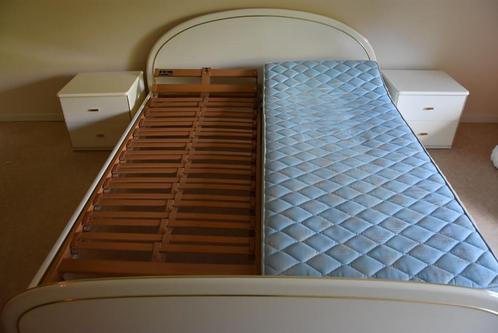 Prachtig 2 pers. bed in witte glanslak met 2 nachttafels, Huis en Inrichting, Slaapkamer | Bedden, Gebruikt, Tweepersoons, 160 cm