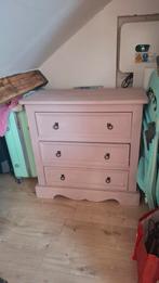 Oudroze ladekast, Enlèvement