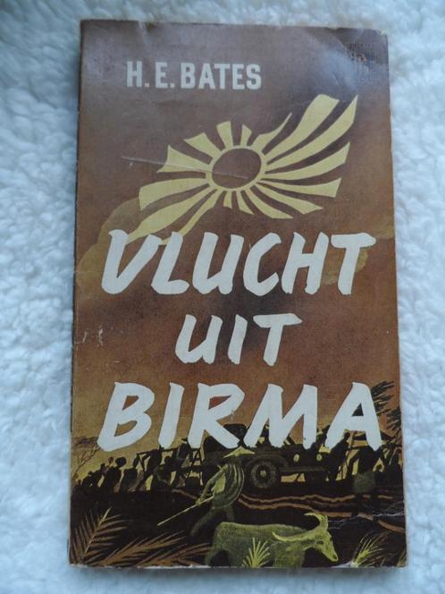 Vlucht uit Birma - H.E. Bates - Oorlogsroman, Boeken, Oorlog en Militair, Gelezen, Ophalen of Verzenden