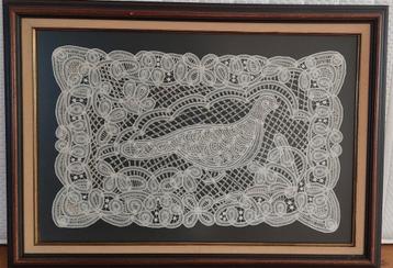 Kader met borduurwerk  beschikbaar voor biedingen