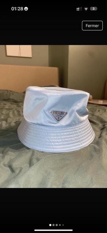 Chapeau Prada Re-Nylon bucket hat Light Blue - L, Neuf, Enlèvement ou Envoi, Chapeau, Prada