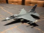 F 16 Revell model 1/32 schaal, Ophalen, Gebruikt, Schaalmodel