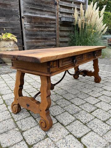 Authentiek Castle furniture tafel beschikbaar voor biedingen