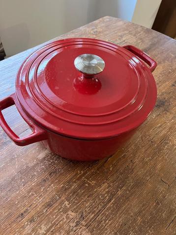 Kitchen aid Cocotte fonte 4 litres rouge disponible aux enchères