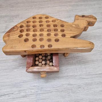 Houten solitaire dromedaris beschikbaar voor biedingen