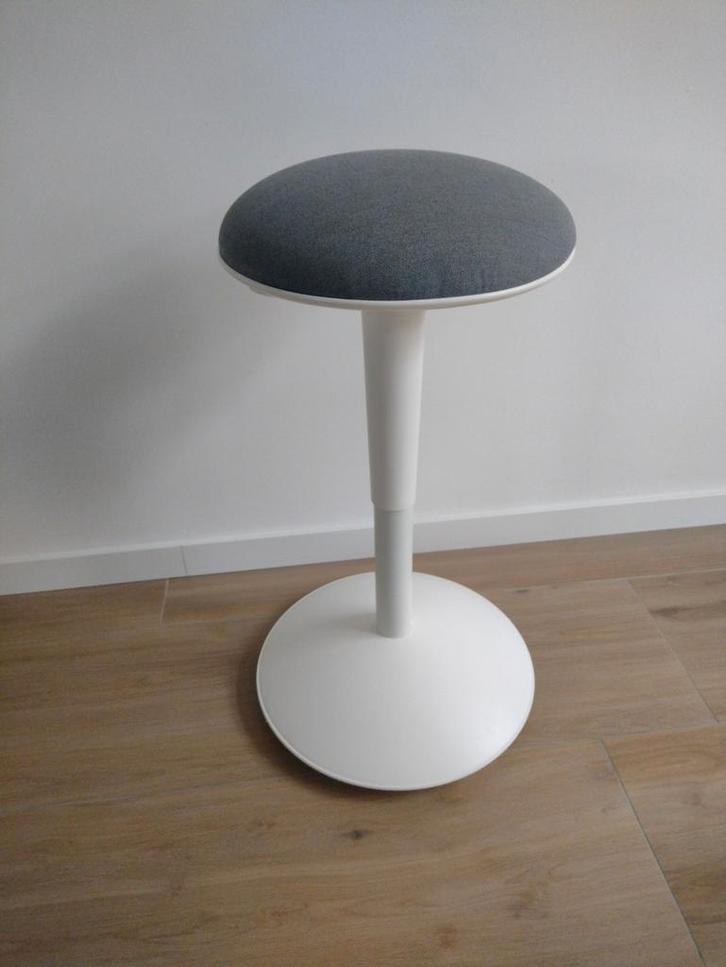 Ikea Nilserik zit-/stasteun, Huis en Inrichting, Bureaustoelen, Zo goed als nieuw, Bureaukruk, Grijs, Ergonomisch, Ophalen