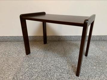bijzettafeltje hout vintage 55x33x40(H) beschikbaar voor biedingen