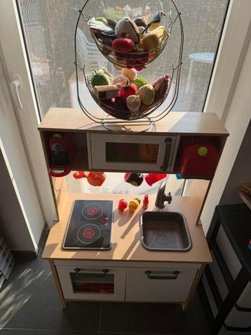 Ikea speelkeuken met heel veel accessoires erbij beschikbaar voor biedingen
