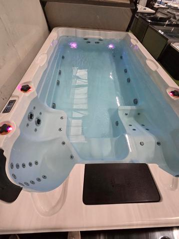 🏊‍♂️‍️10 persoons Balboa zwemspa‍️ 🏊‍♂️400 x 230 x130 beschikbaar voor biedingen