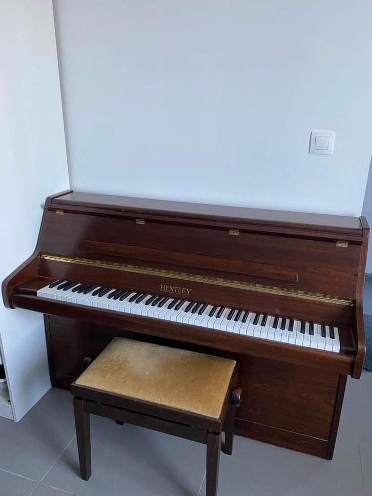 Piano droit Bentley, Musique & Instruments, Pianos, Utilisé, Piano, Brun, Enlèvement ou Envoi