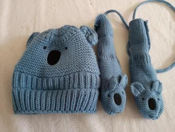 Muts en handschoenen baby beschikbaar voor biedingen