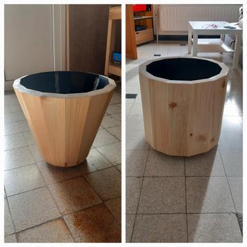 Pot de fleur en bois sur roulette  beschikbaar voor biedingen