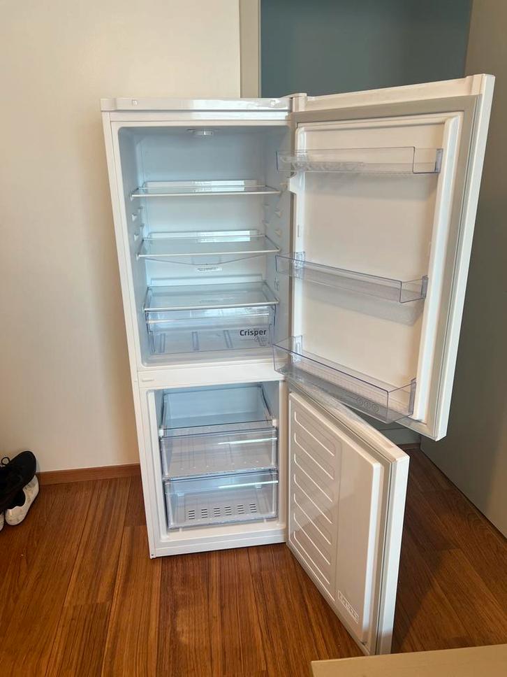 Beko koelkast en diepvries combo, Elektronische apparatuur, Koelkasten en IJskasten, Zo goed als nieuw, Met aparte vriezer, 200 liter of meer