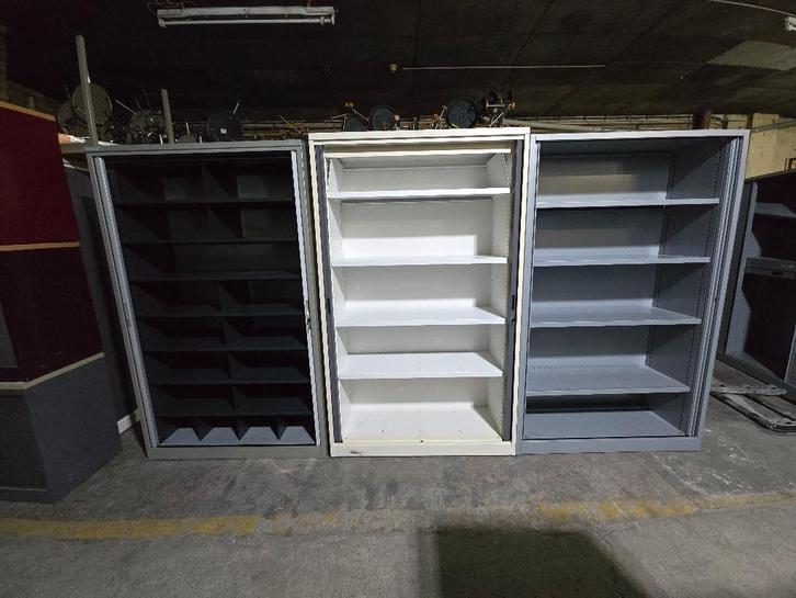 Armoire porte-rideau compacte 195x120x45 cm prix variable, Livres, BD, Comme neuf, Enlèvement ou Envoi