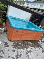 Goedwerkende en nette 6 persoons jacuzzi, Ophalen of Verzenden, Zo goed als nieuw, Vast