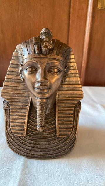 Statue bronze , tête de Toutankhamon beschikbaar voor biedingen