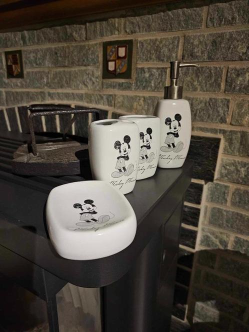 disney badkamer set van micky mouse ( disney ) bestaat uit 4, Huis en Inrichting, Overige Huis en Inrichting, Zo goed als nieuw