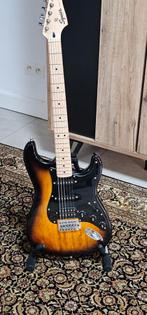 Squier LTD Sonic Strat HSS 2TSB Gitaar (inclusief stand), Muziek en Instrumenten, Snaarinstrumenten | Gitaren | Elektrisch, Ophalen