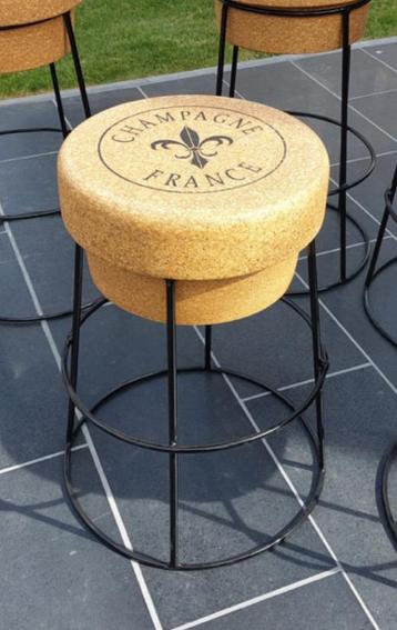 Nieuw champagne kruk / bijzettafel  beschikbaar voor biedingen