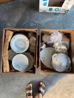 Volledig servies met bloemenmotief, Antiek en Kunst, Antiek | Servies compleet, Ophalen