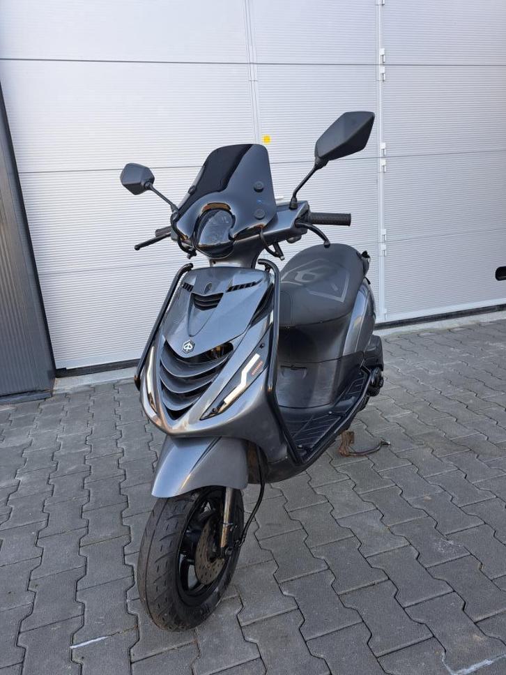 Piaggio Zip 4T Scooter Argaat Grijs FULL LED (A-KLASSE), Fietsen en Brommers, Scooters | Overige merken, Zo goed als nieuw, Klasse A (25 km/u)