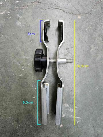 Set metalen klemmen, klemmen, bevestigingsbeugel beschikbaar voor biedingen