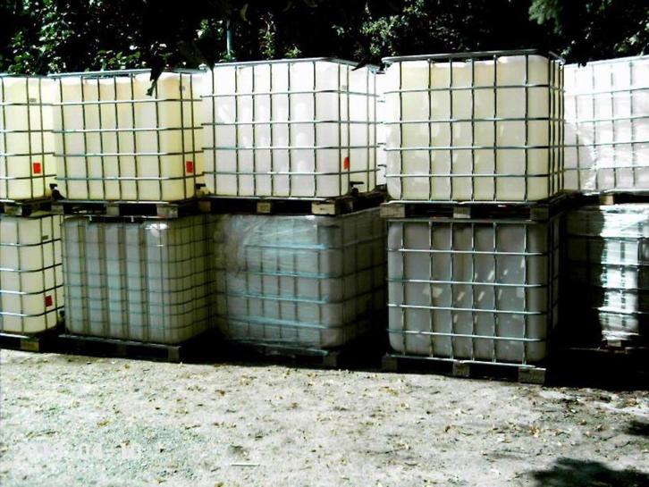 Watervaten op plastieken pallet , ibc containers 1000L, Tuin en Terras, Regentonnen, Zo goed als nieuw, Ophalen of Verzenden