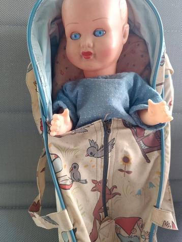 antieke pop  beschikbaar voor biedingen