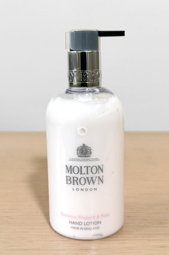 Molton Brown London / Hand Lotion / Delicious Rhubarb & Rose, Handtassen en Accessoires, Uiterlijk | Lichaamsverzorging, Nieuw