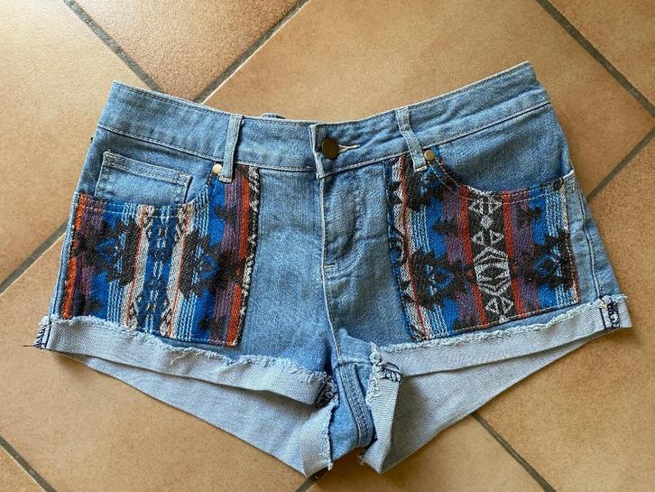 Struggle jeans short met inzet etnische stof FR 38, Kleding | Dames, Spijkerbroeken en Jeans, Zo goed als nieuw, W30 - W32 (confectie 38/40)