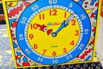 Grande horloge en carton Flik Flak - classe école primaire, Maison & Meubles, Analogique, Enlèvement, Horloge sur pied, Neuf