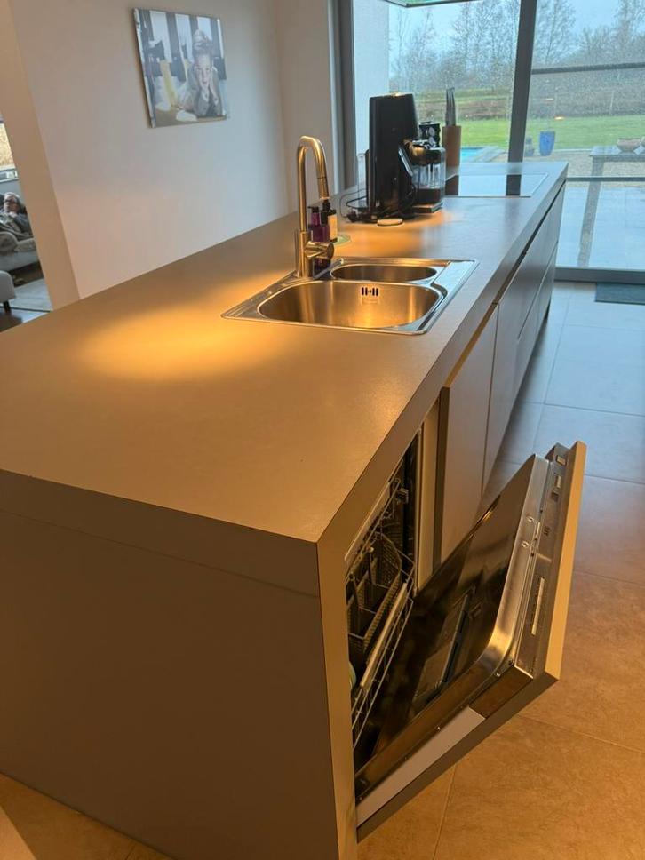 Moderne keuken van Gopa, Huis en Inrichting, Keuken | Complete keukens, Gebruikt, Overige typen, Grijs, Kunststof, Greeploos, Met kookeiland