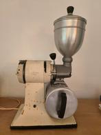 Oude koffiebonenmaler (werkend), Ophalen