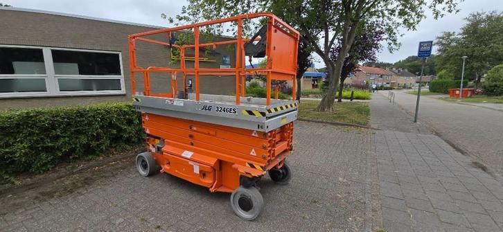 JLG 3246 ES 12m schaarhoogwerker schaarlift (bj 2011), Zakelijke goederen, Machines en Bouw | Liften, Steigers en Ladders