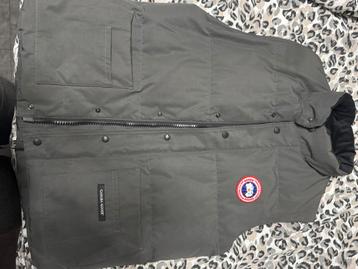 Te koop: Canada Goose Bodywarmer – Grijs, Nieuwstaat beschikbaar voor biedingen