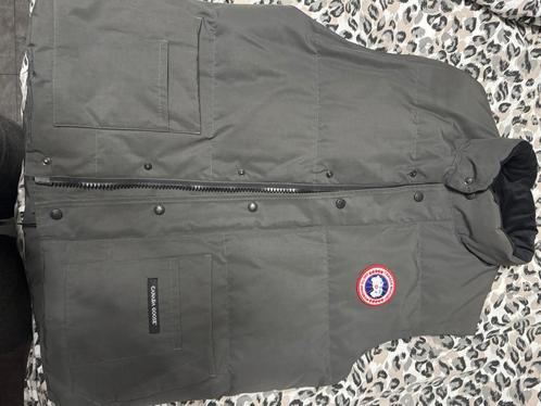 Te koop: Canada Goose Bodywarmer – Grijs, Nieuwstaat, Kleding | Heren, Bodywarmers, Zo goed als nieuw, Grijs, Ophalen