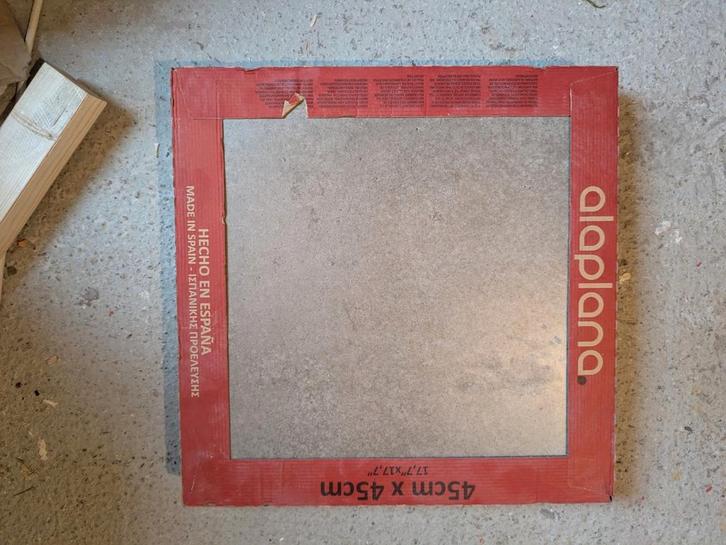 20 Dozen grijze alaplana tegels (45x45mm) gratis met plinten, Huis en Inrichting, Woonaccessoires | Lijsten, Zo goed als nieuw