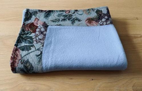 Lichtblauw rechthoekig fleece-dekentje Damart, Huis en Inrichting, Woonaccessoires | Plaids en Woondekens, Gebruikt, Ophalen of Verzenden
