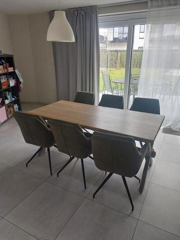 Pakketprijs houten meubelen (eettafel, kast en salontafel) beschikbaar voor biedingen