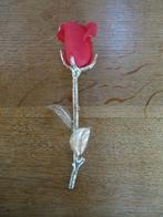 Rose rouge décorative en métal argenté. Souvenir éternel., Enlèvement ou Envoi