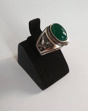 Zilveren herenring met natuurlijke groene chalcedoon  beschikbaar voor biedingen