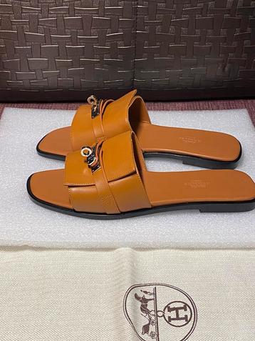 Sandales Hermès, Neuf, Enlèvement ou Envoi, Brun, Hermes