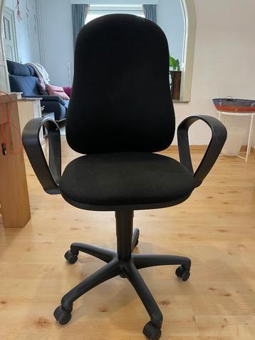 Bureaustoel beschikbaar voor biedingen
