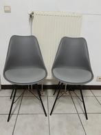 2 stoelen: metaal, kunststof, kunstleer, grijze Ursel, Huis en Inrichting, Stoelen, Ophalen of Verzenden, Zo goed als nieuw, Metaal