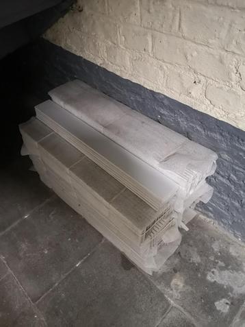 LICHTGRIJZE KERAMISCHE PLINT 60 CM X 7 CM NIEUW beschikbaar voor biedingen