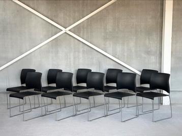 10x “Sting” design eetkamerstoelen by Patra beschikbaar voor biedingen