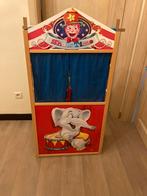 Poppenkast met bijhorende poppetjes, Ophalen, Zo goed als nieuw, Poppenhuis