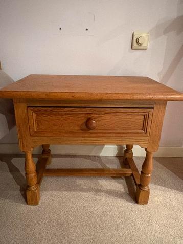 2 Houten nachtkasten beschikbaar voor biedingen