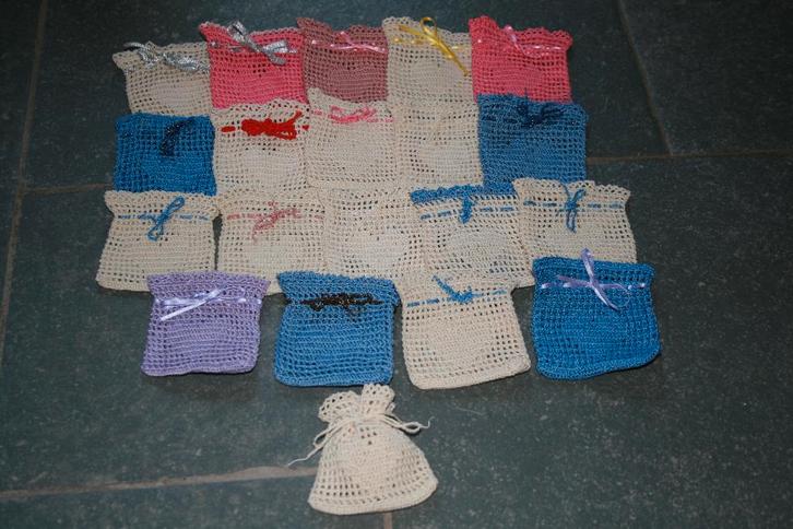 Gehaakte zakjes met hartje, Hobby & Loisirs créatifs, Tricot & Crochet, Neuf, Crochet, Enlèvement ou Envoi